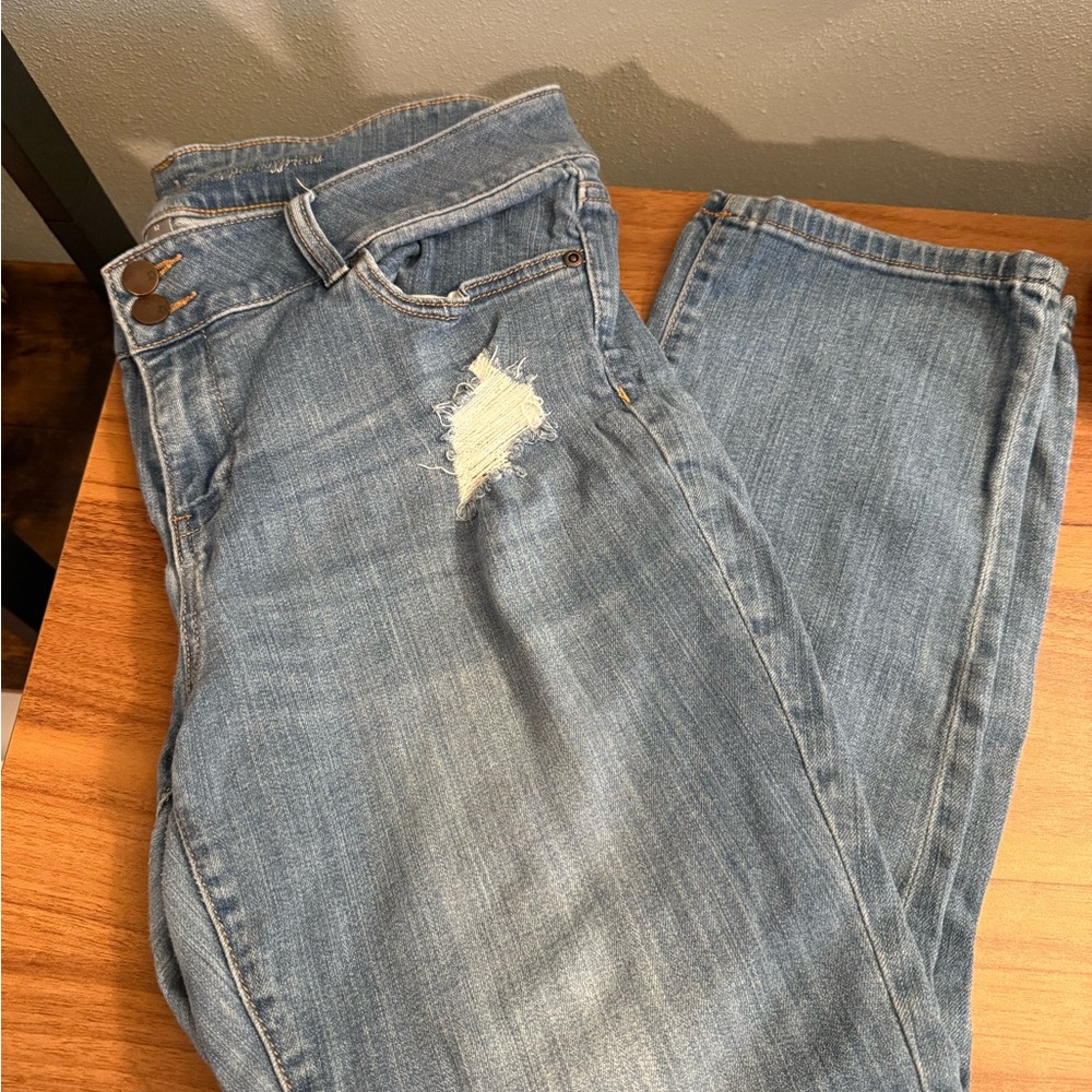 NY&Co Distressed Blue Jean Capris